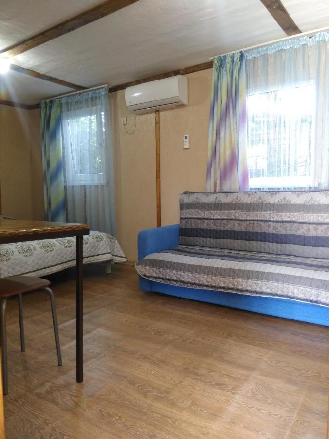 Гостевой Дом Ксения Hotell Sukhumi Exteriör bild