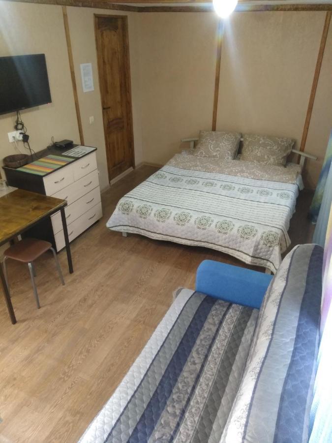 Гостевой Дом Ксения Hotell Sukhumi Exteriör bild