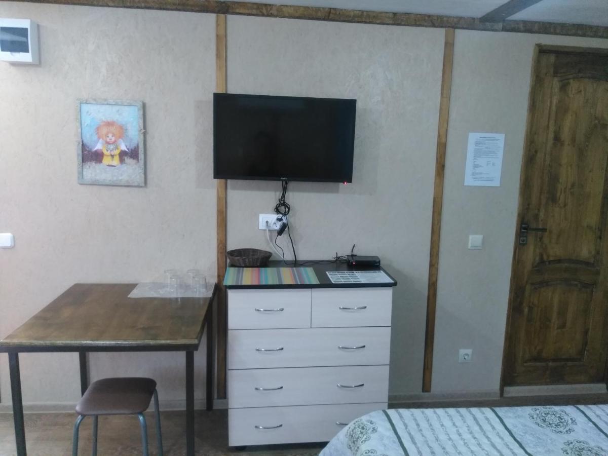 Гостевой Дом Ксения Hotell Sukhumi Exteriör bild