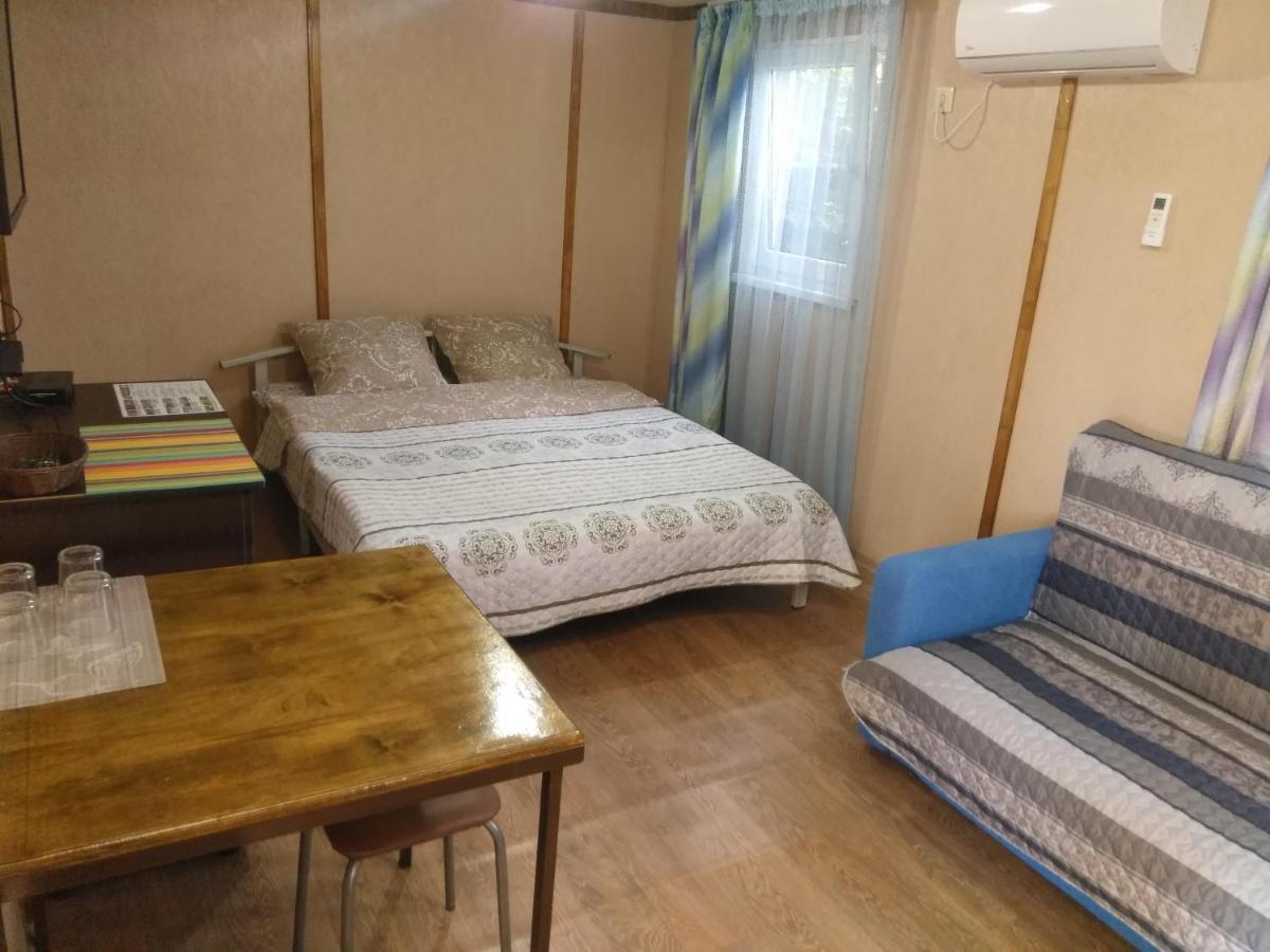 Гостевой Дом Ксения Hotell Sukhumi Exteriör bild