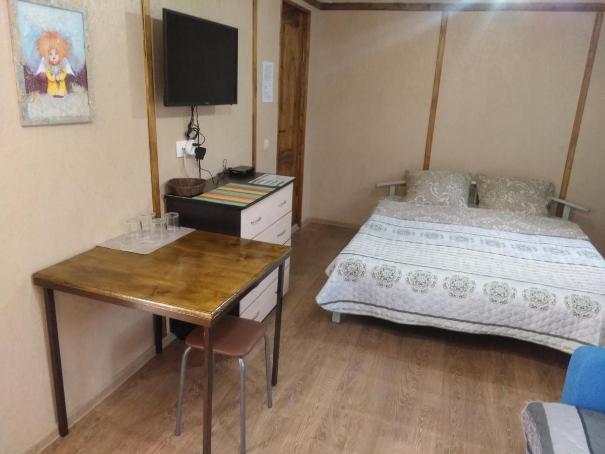 Гостевой Дом Ксения Hotell Sukhumi Exteriör bild