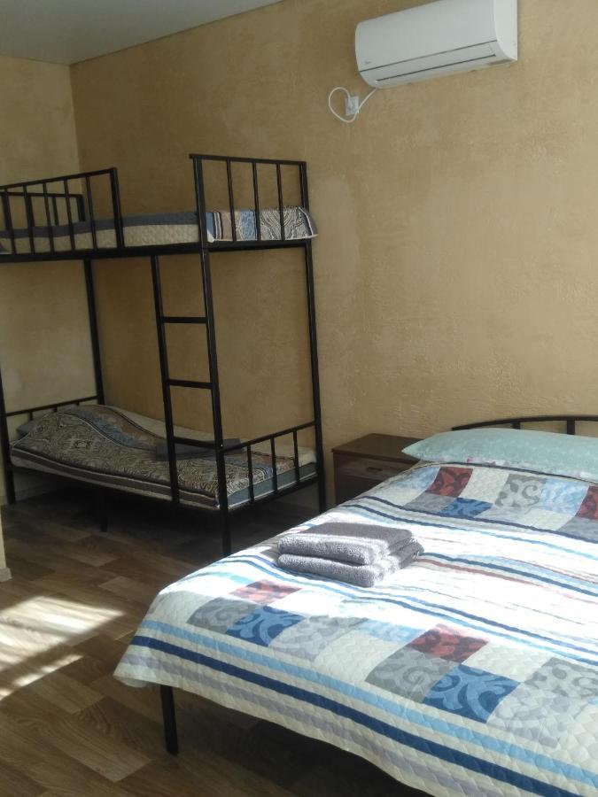Гостевой Дом Ксения Hotell Sukhumi Exteriör bild