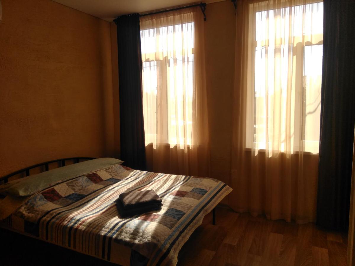 Гостевой Дом Ксения Hotell Sukhumi Exteriör bild