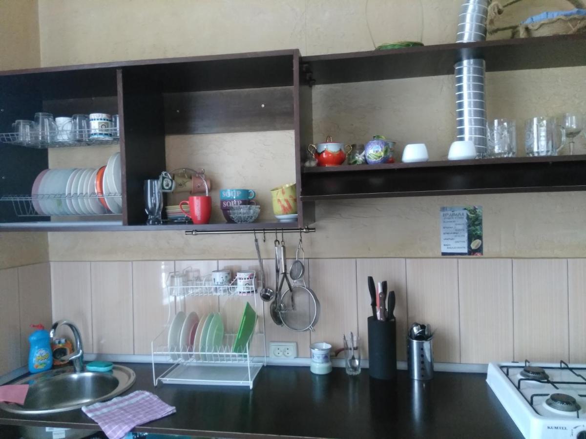 Гостевой Дом Ксения Hotell Sukhumi Exteriör bild
