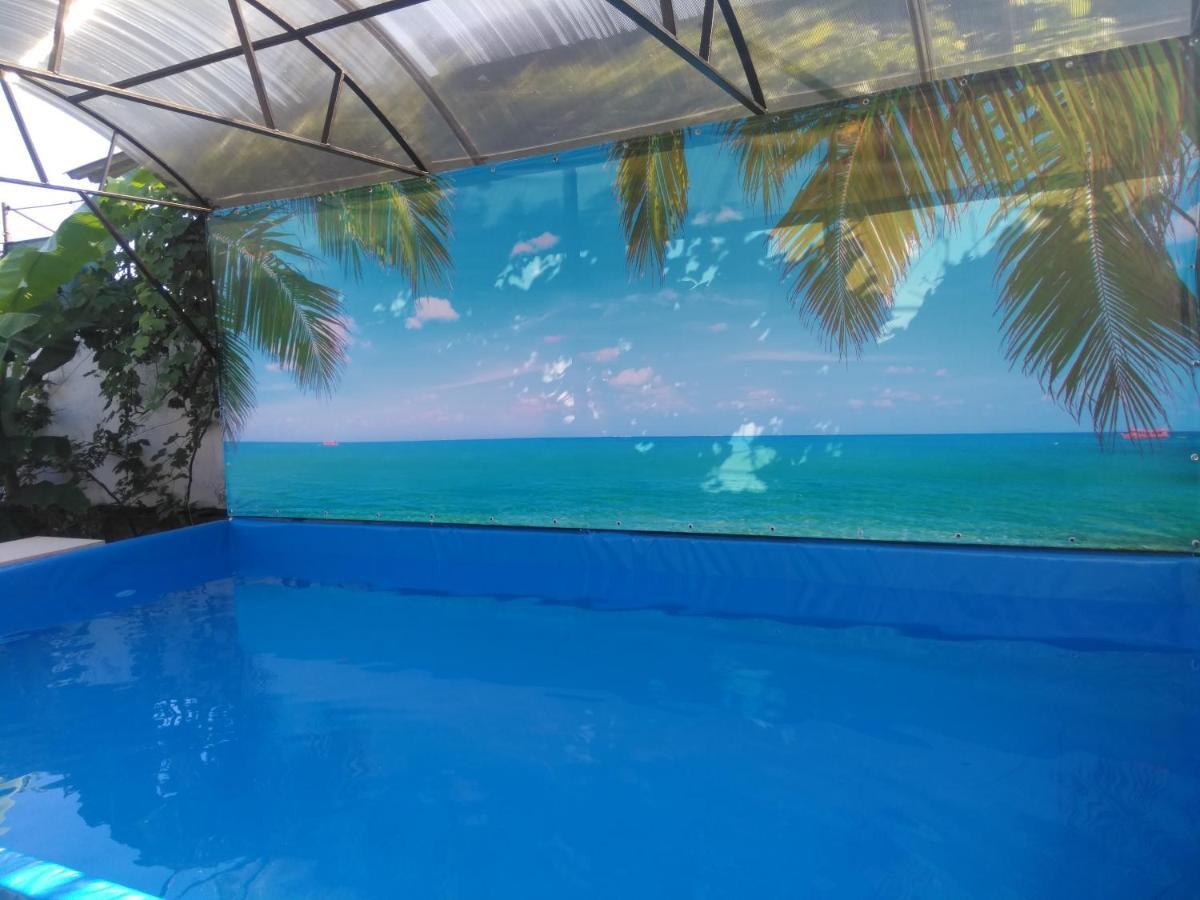 Гостевой Дом Ксения Hotell Sukhumi Exteriör bild