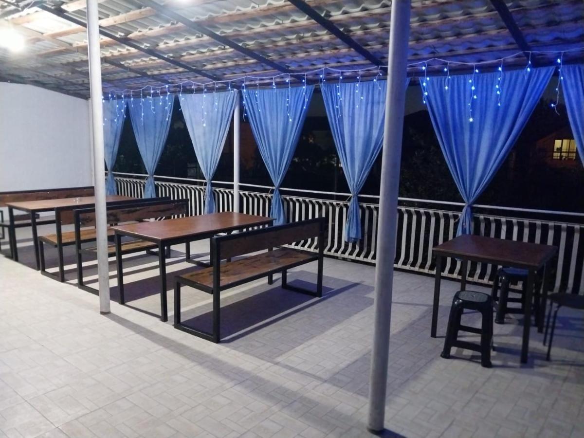 Гостевой Дом Ксения Hotell Sukhumi Exteriör bild
